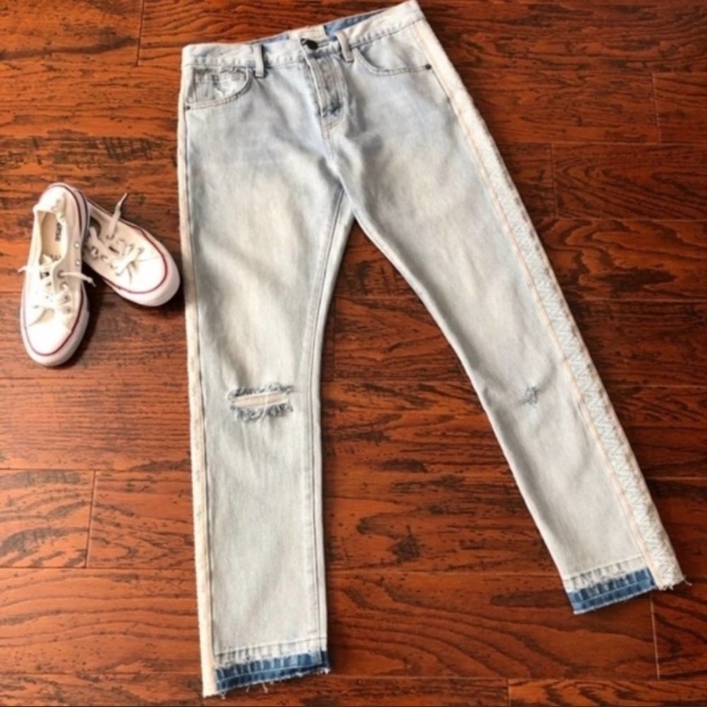 Current/Elliott NEW! Released Hem Boyfriend Jeans